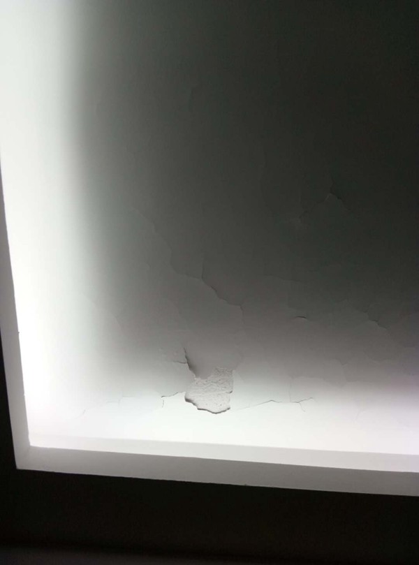 農(nóng)村剛?cè)胱“肽甑拇u混房墻體就開裂了，過梁厚度不夠惹的禍？(圖1)